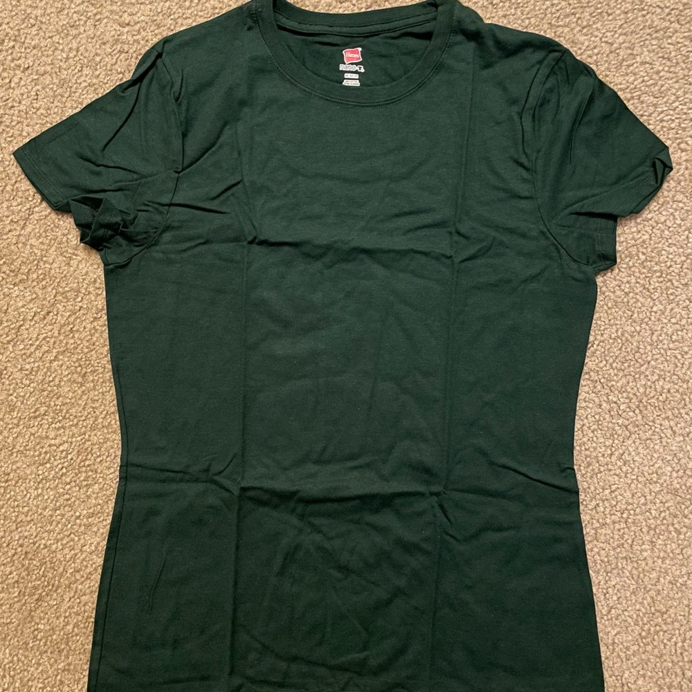 New Hanes Women’s Nano T. Size Medium.